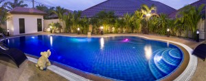 01 Thai Villa Rental Pattaya night pool