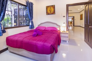 28_Thai_Villa_Rental_Pattaya_bedroom3_curtains