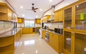 35_Thai_Villa_Rental_Pattaya_8m_european_kitchen