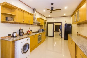 37_Thai_Villa_Rental_Pattaya_kitchen_appliances