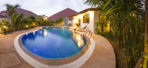 73_Thai_Villa_Rental_Pattaya_pool_evening_relax 