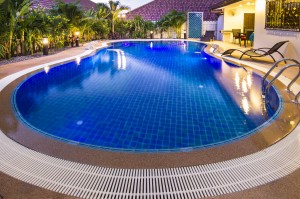 76_Thai_Villa_Rental_Pattaya_pool_night_relax 